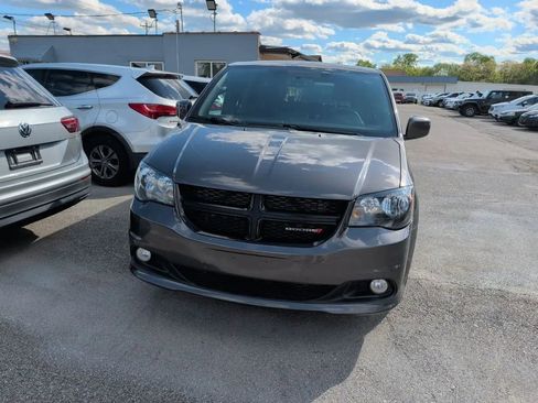 Used 2018 Dodge Grand Caravan SE FWD image 2