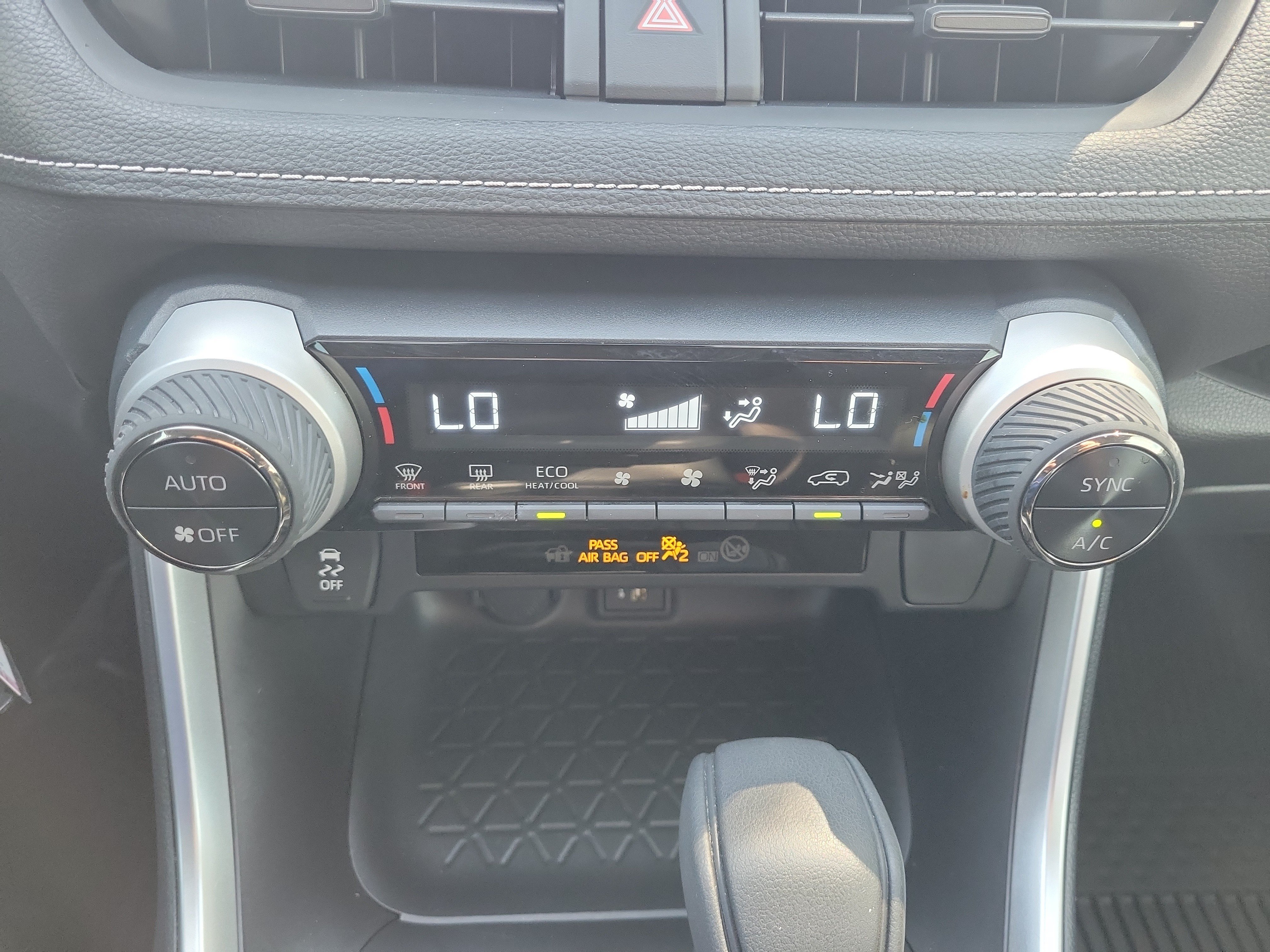 Used 2025 Toyota RAV4 LE AWD/4WD image 27