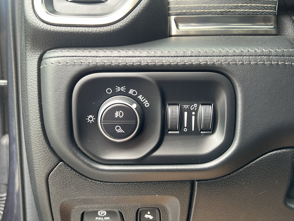 Used 2021 RAM 1500 Limited AWD/4WD image 14