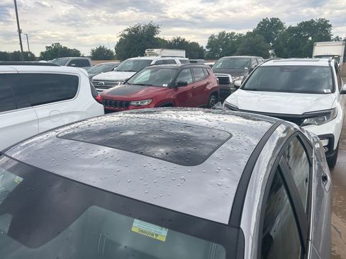 Used 2025 Hyundai Elantra SEL FWD image 9