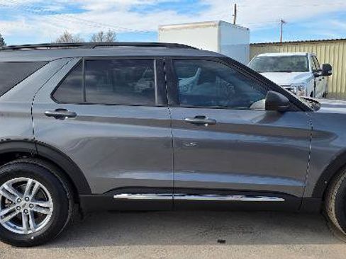 Certified 2023 Ford Explorer XLT w/ Equipment Group 202A image 5