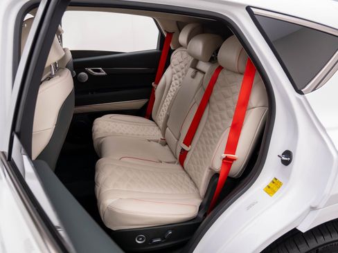 Used 2025 Genesis GV80 3.5T e-SC image 17