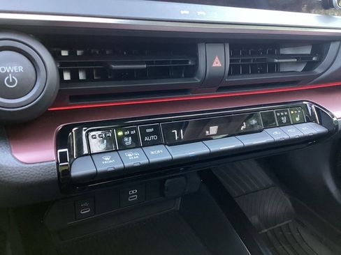 Used 2024 Toyota Prius Prime Premium FWD image 6