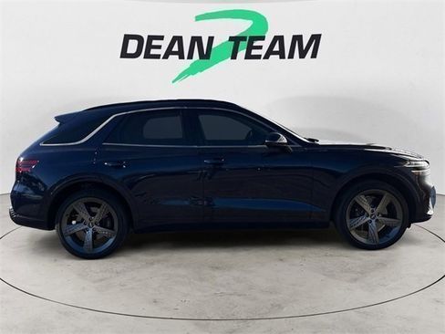 Used 2023 Genesis GV70 3.5T Sport w/ Sport Prestige Package image 9