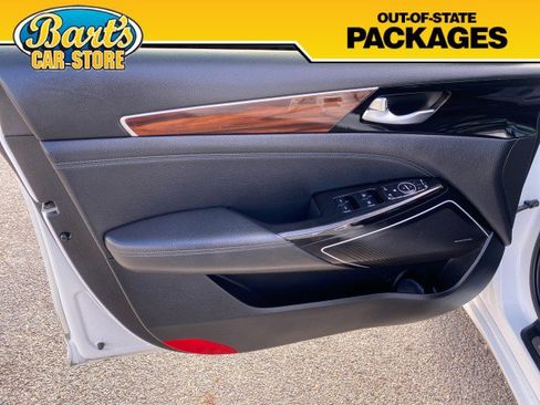 Used 2019 Kia Cadenza Technology image 23