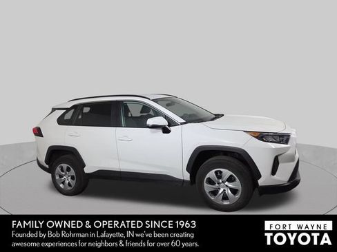 Used 2019 Toyota RAV4 LE w/ Carpet Mat Package FWD image 5