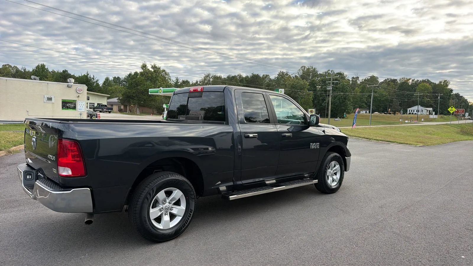 Used 2018 RAM 1500 Classic SLT AWD/4WD image 7