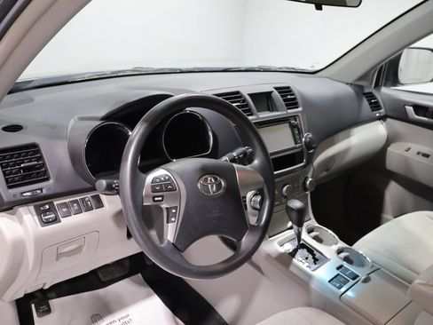 Used 2013 Toyota Highlander Plus AWD/4WD image 15