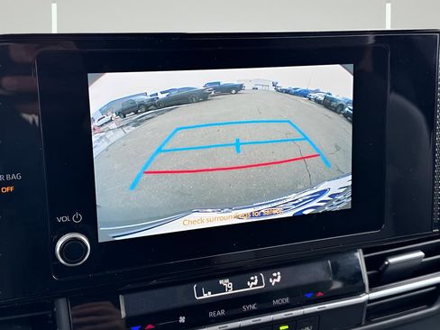 Used 2025 Toyota Sienna LE image 14