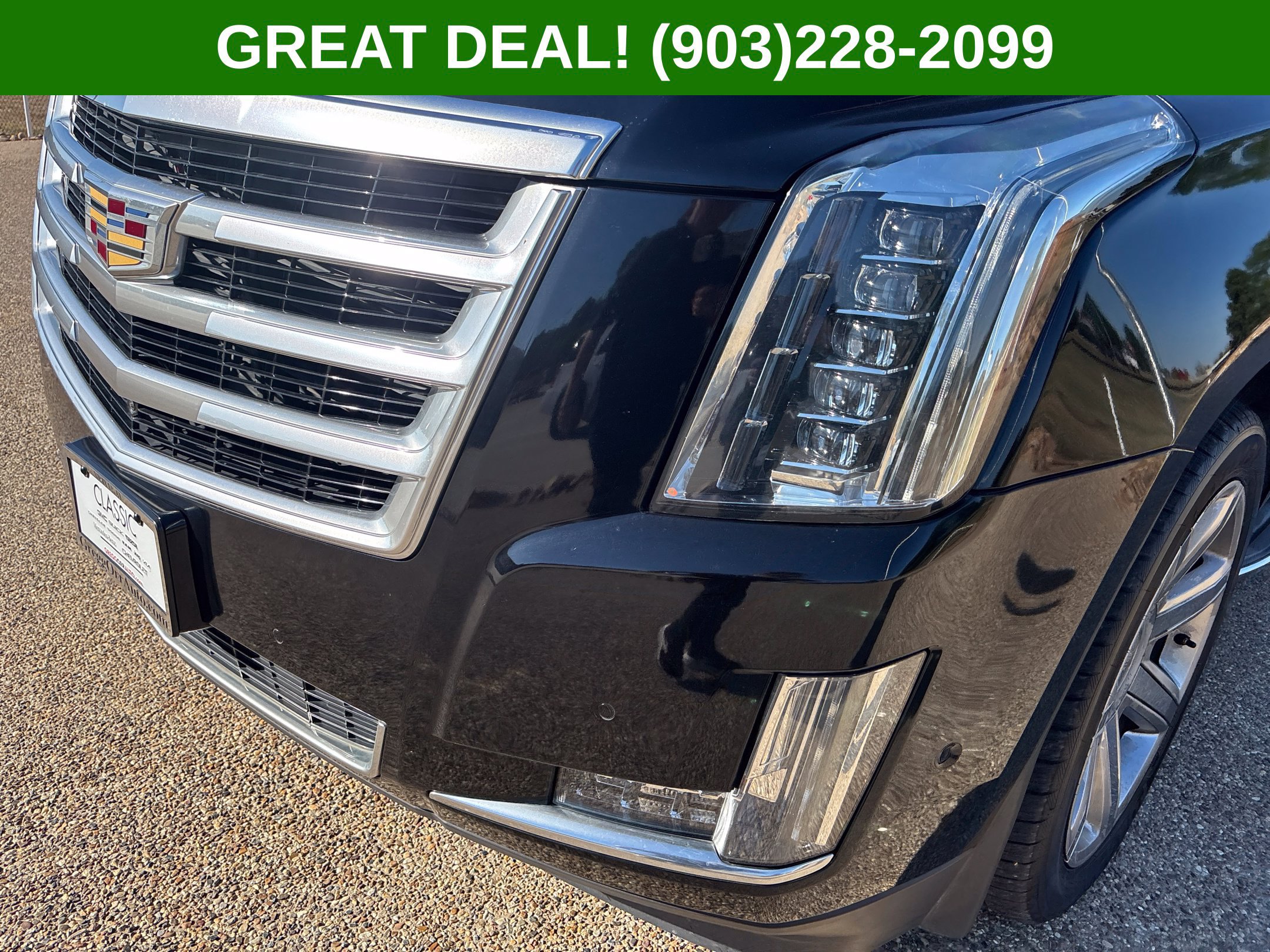 Used 2018 Cadillac Escalade Luxury AWD/4WD image 4
