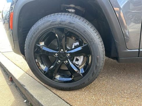 New 2025 Jeep Grand Cherokee L Limited w/ Luxury Tech Group II image 9