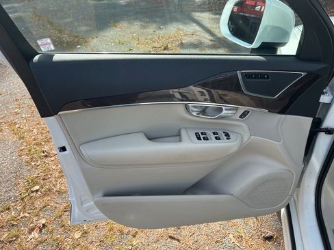Used 2019 Volvo XC90 T6 Momentum AWD/4WD image 13