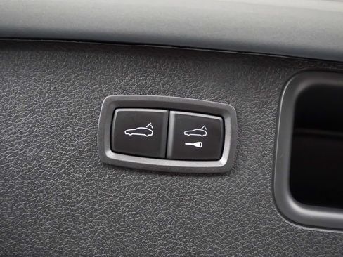 Used 2026 Porsche Macan AWD/4WD image 14