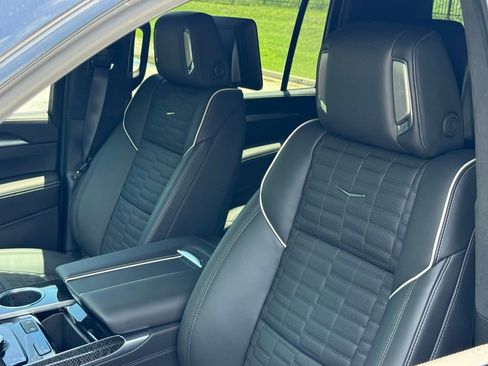 New 2026 Cadillac Escalade ESV V AWD/4WD image 16