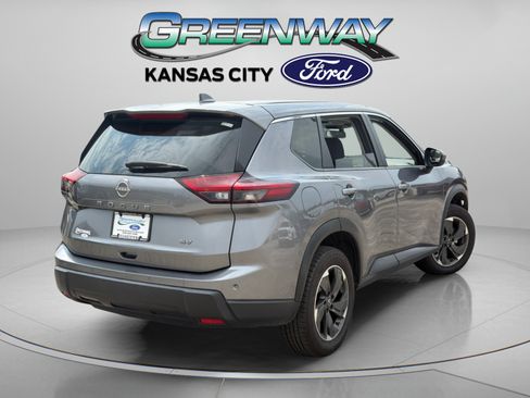Used 2024 Nissan Rogue SV FWD image 7