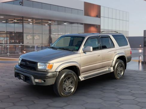 Used 2002 Toyota 4Runner SR5 AWD/4WD image 4