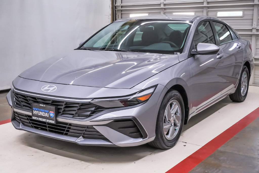 Certified 2026 Hyundai Elantra SE FWD image 1