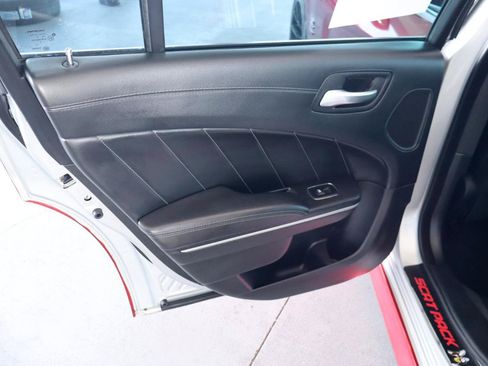 Used 2019 Dodge Charger Scat Pack w/ Dynamics Package RWD image 31
