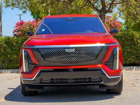 Used 2026 Cadillac Vistiq Luxury image 4