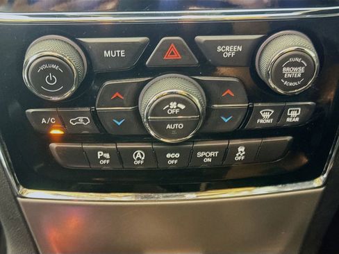 Used 2020 Jeep Grand Cherokee Overland image 18