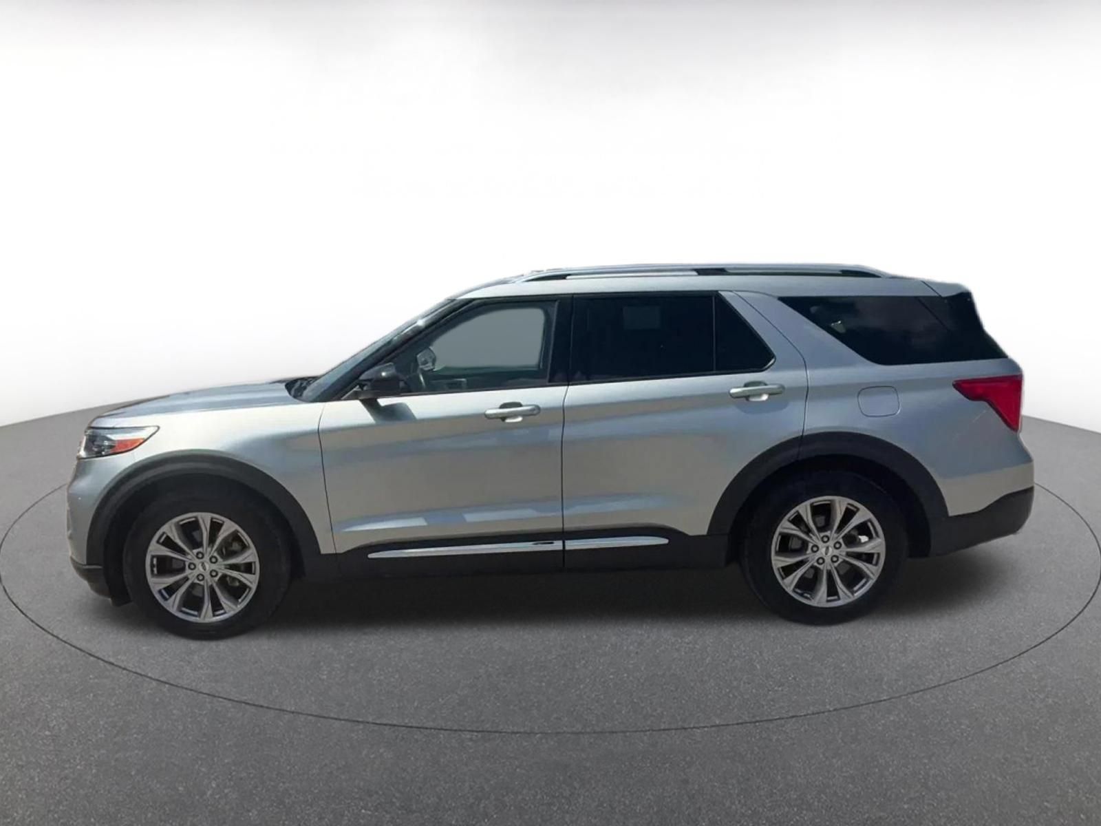 Used 2024 Ford Explorer Limited RWD image 8