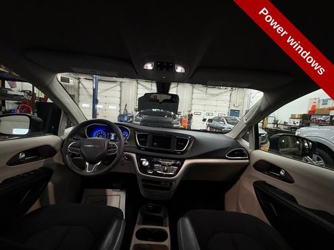 Used 2022 Chrysler Voyager LX FWD image 38