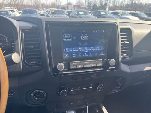 Used 2023 Nissan Frontier SV w/ Midnight Edition Package image 11