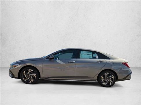 New 2025 Hyundai Elantra SEL image 5