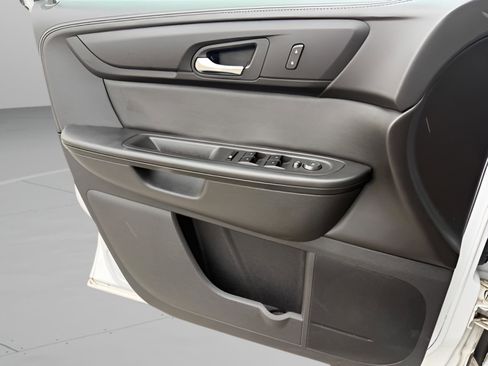 Used 2017 Chevrolet Traverse LT w/ Style and Technology Package FWD image 21