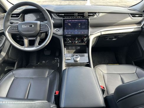 Used 2023 Jeep Grand Cherokee Limited w/ Black Appearance Package image 13