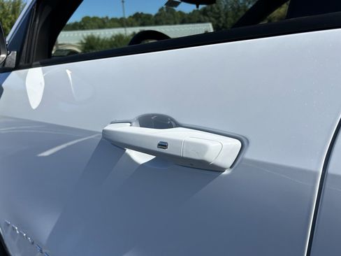 New 2026 Chevrolet Traverse LT image 24