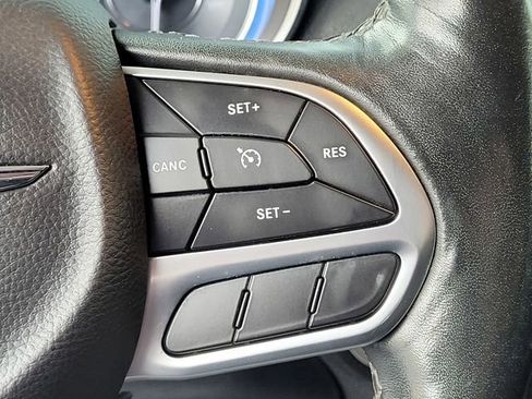 Used 2019 Chrysler 300 Limited RWD image 25