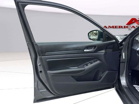 Used 2024 Nissan Altima 2.5 SV FWD image 15
