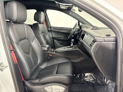 Certified 2020 Porsche Macan GTS AWD/4WD image 24