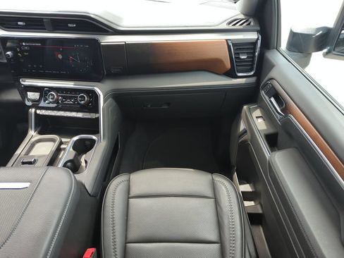 Used 2025 GMC Sierra 2500 Denali AWD/4WD image 15