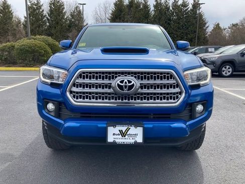Used 2017 Toyota Tacoma TRD Sport w/ Tow Package (A/T) image 13