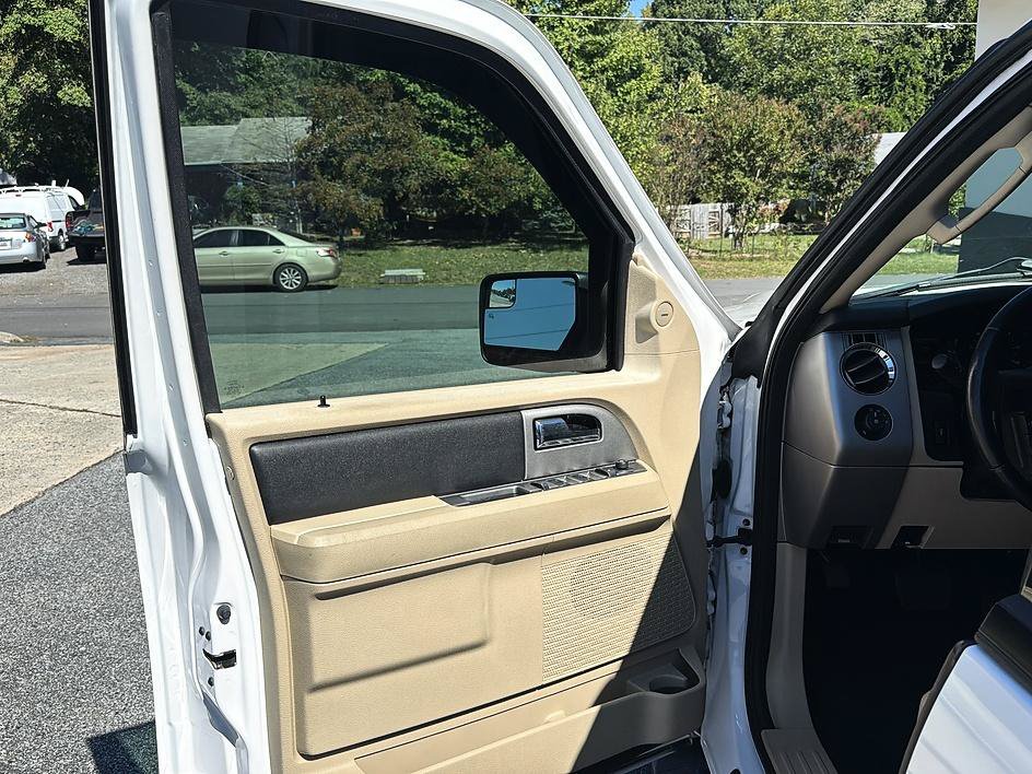 Used 2017 Ford Expedition XLT w/ Equipment Group 202A RWD image 27