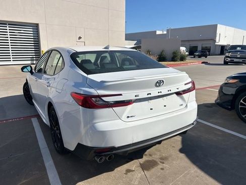Used 2025 Toyota Camry SE image 6