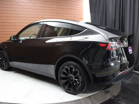 Used 2023 Tesla Model Y Long Range image 40