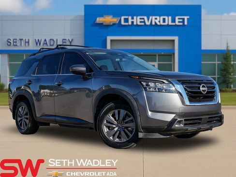 Used 2022 Nissan Pathfinder SV FWD image 1