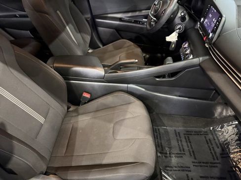 Used 2021 Hyundai Elantra SE image 21