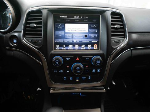 Used 2017 Jeep Grand Cherokee Limited AWD/4WD image 16
