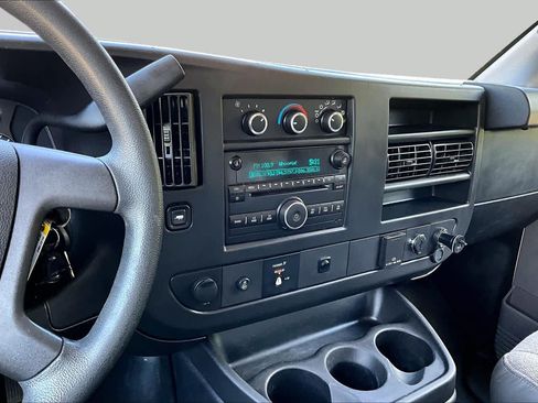 Used 2017 Chevrolet Express 3500 RWD image 7