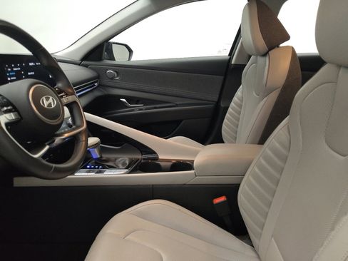 Used 2024 Hyundai Elantra Limited FWD image 17
