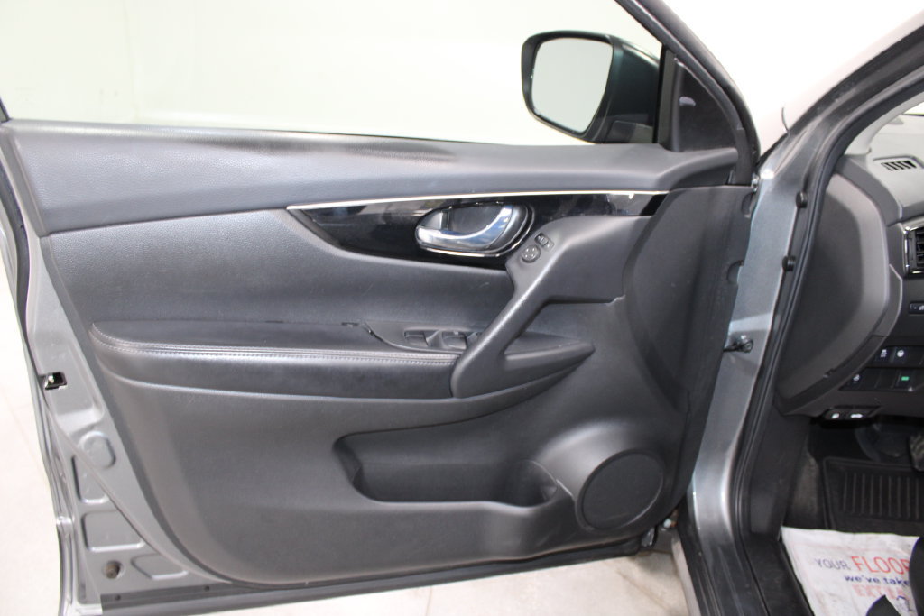 Used 2019 Nissan Rogue Sport SL w/ Premium Package FWD image 15