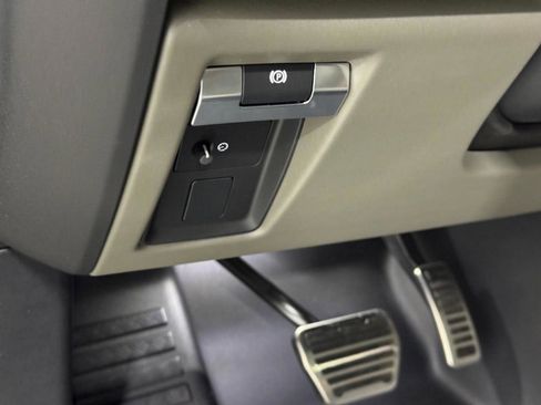 Used 2025 Land Rover Defender 110 image 20