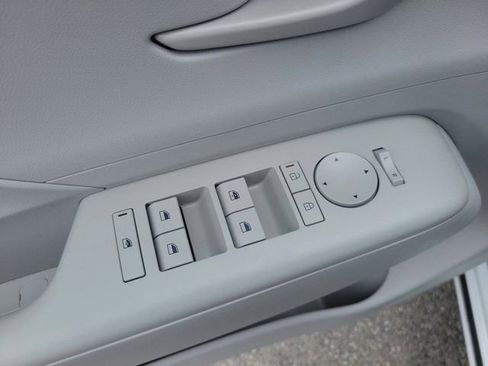 Certified 2025 Hyundai Kona SEL FWD image 17