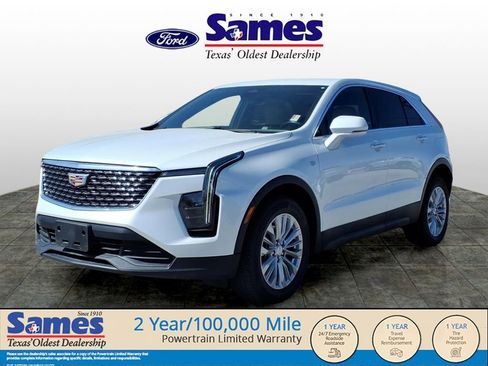 Used 2024 Cadillac XT4 Luxury w/ Cold Weather Package image 3