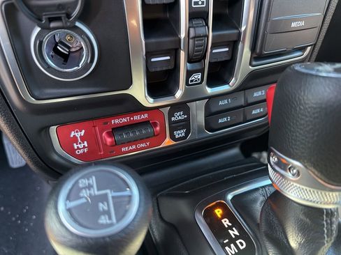 New 2026 Jeep Wrangler Unlimited Rubicon w/ Technology Group image 16