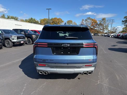 Used 2025 Chevrolet Traverse Z71 image 4